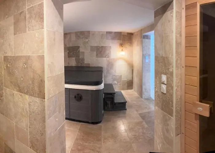 Privé Et Cinéma à * Lesquin