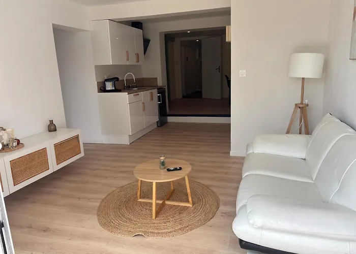 Appartement Privé Et Cinéma à *